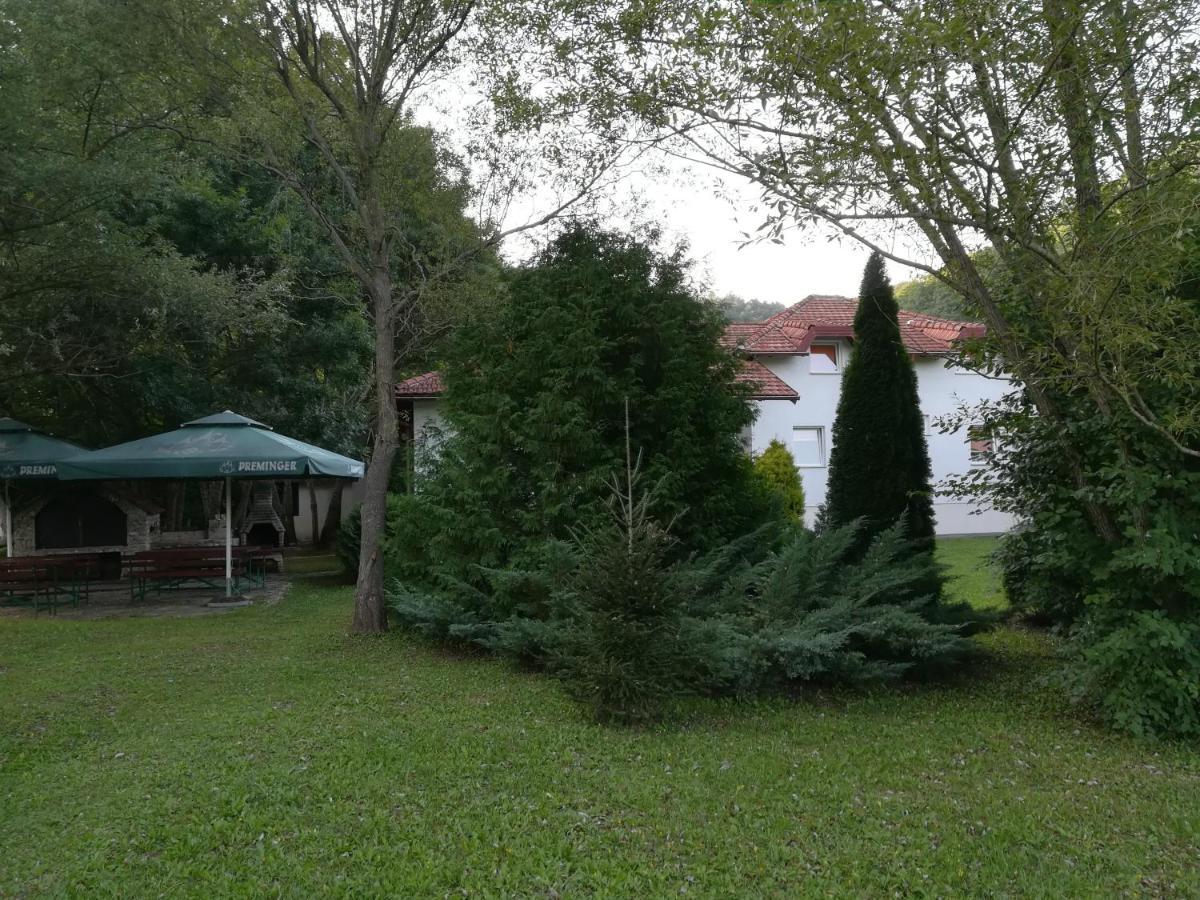 Villa Nana Kulen Vakuf Luaran gambar
